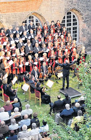 Klostergartenkonzert 2011 (Foto: Konzertagentur) Klostergartenkonzert 2011 (Foto: Konzertagentur)