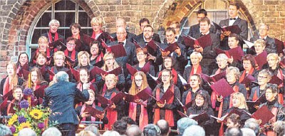 Klostergartenkonzert (Foto: Franz Roge) Klostergartenkonzert (Foto: Franz
Roge)