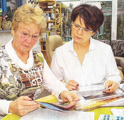 Gabriele Vogel (links) und Vereinsvorsitzende Elke
Rohsius (Foto: Monika Strehlow) Gabriele Vogel (links) und
Vereinsvorsitzende Elke Rohsius (Foto: Monika Strehlow)